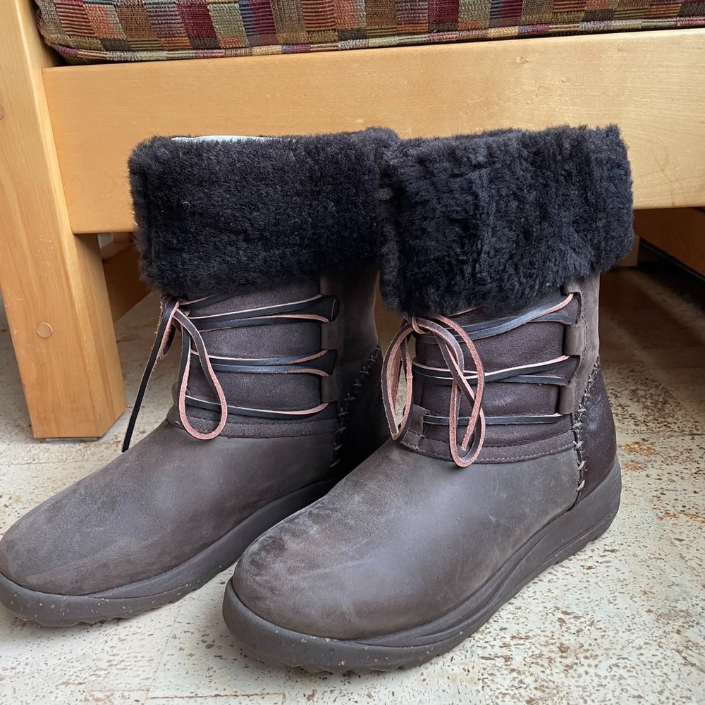 Women's Ulu winter boots - size 8 - Brown - style: Raven